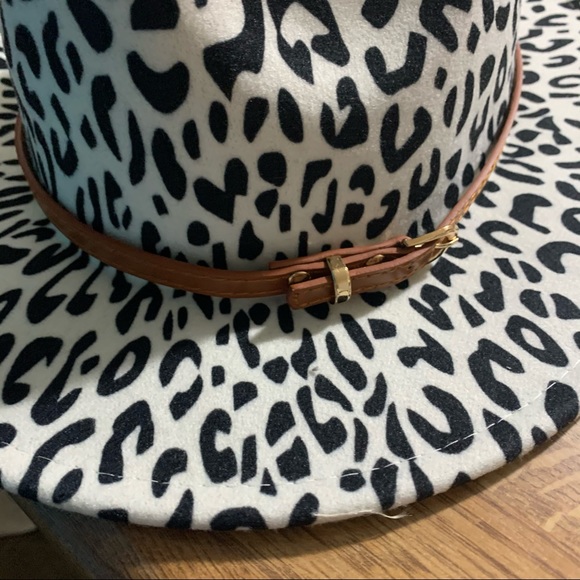 Animal print hat - Picture 2 of 4